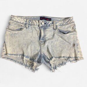 Low rise blue denim shorts with frayed hem